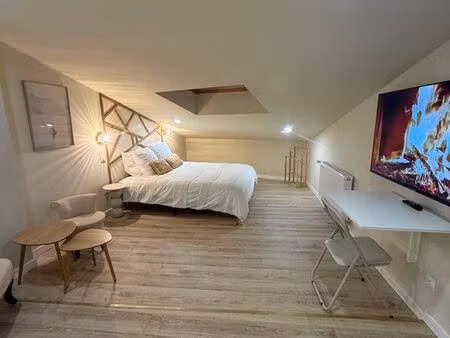 rare superbe studio meublé refait à neuf