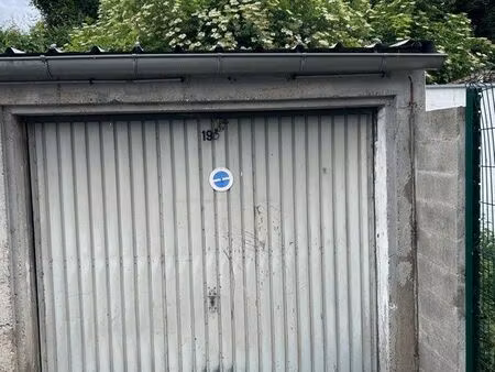 garage 13m2 dans une cour
