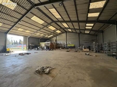 local logistique 400 m²