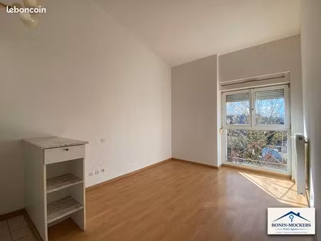 studio 1 pièce 27 m²