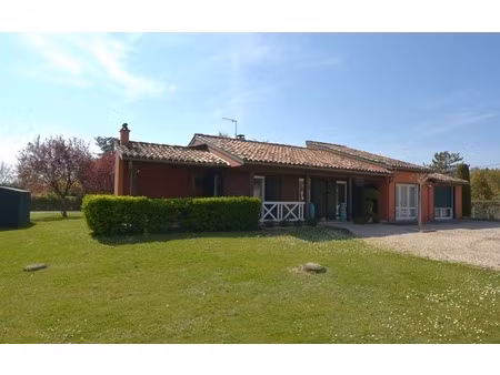 superbe maison t6 sur grand terrain avec piscine dominant le golf de fiac