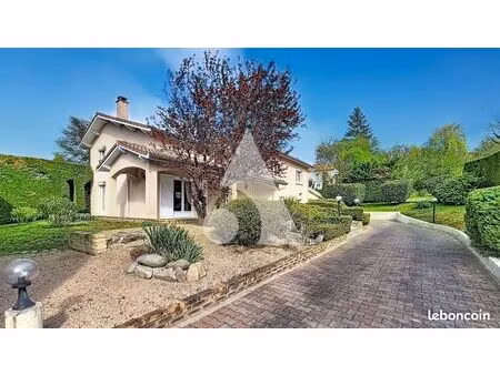 villa 5 pièces 145 m²