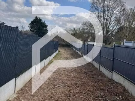 terrain 750 m² avion