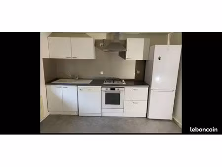 appartement  trois-pièces  cuisine