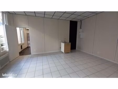 location local de bureau – hyper centre face à la mairie – 20  30 ou 50 m²