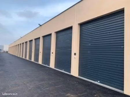 dépôt / entrepôt/ box / garage de 65m2
