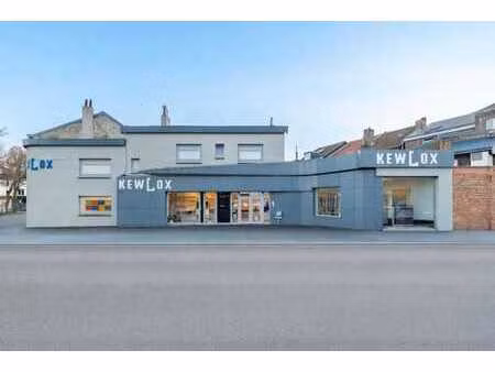 immeuble commercial à louer avec visibilité exceptionnelle