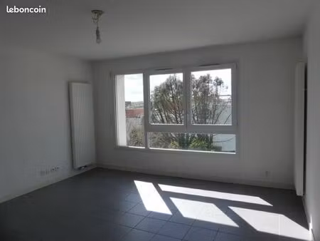 studio lumineux et calme