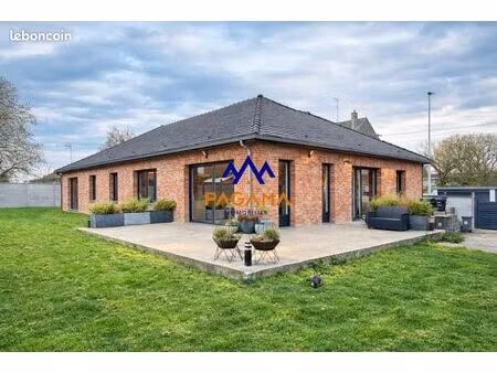 pavillon 8 pièces 2 080 m²