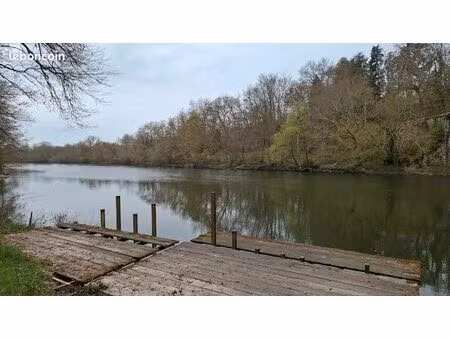 terrain bord de rivière