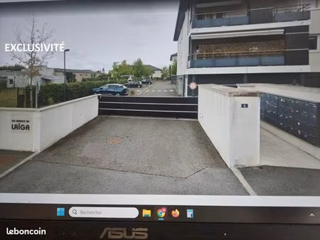 loue une place de parking aérien face à la mairie dans résidence sécurisée