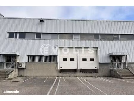 local d'activité 1 165 m²