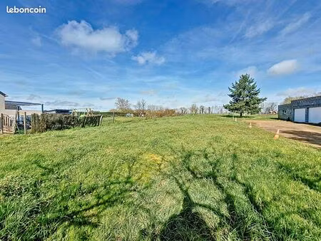 terrain 1100 m² loireauxence