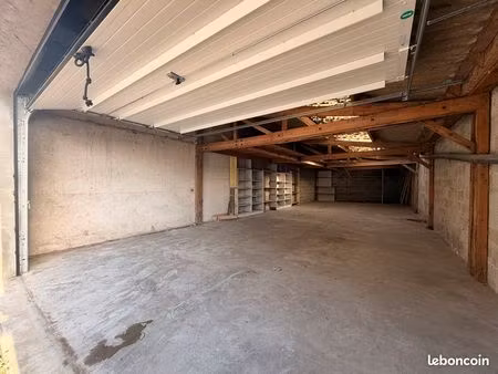 garage 97 m2  électrifié  porte sécurisée