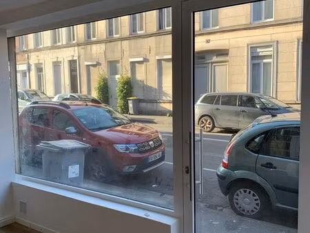 ? à louer – superbe local commercial de 36 m²  refait à neuf  lumineux et prêt à l’emploi