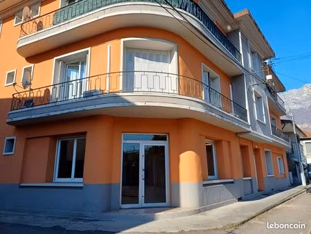 vends local professionnel - 85.78 m2 - secteur mairie pont-de-claix