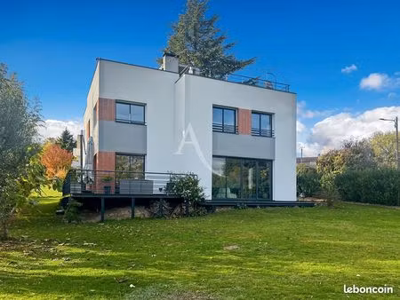 propriété 7 pièces 181 m²