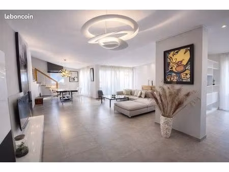 propriété 6 pièces 185 m²