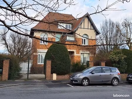 maison 9 pièces 218 m²