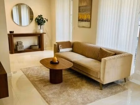 t2 meublé haut de gamme – rénové avec prestations premium – centre-ville