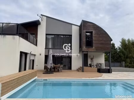 maison 6 pièces 211 m²