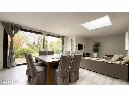 maison 7 pièces 217 m²