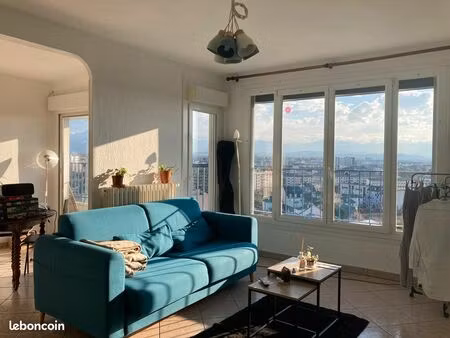 t3 meublé 76m2  vue pyrénées  bord caminadour  traversant