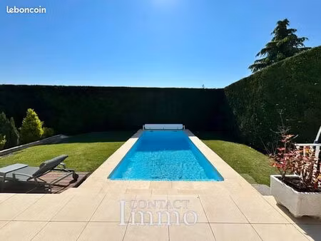 maison 6 pièces 220 m²