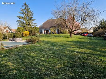 trés belle maison sur grand terrain arboré