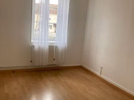 t3 de 80 m² – entrée indépendante – mesvres (71) – disponible fin avril