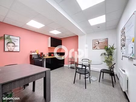 commerce santé 146 m²