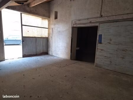 garage / local de stockage à louer – beaurepaire