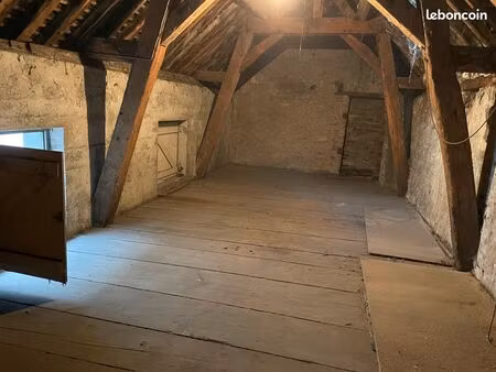 garage  garde meuble   grenier et cave voûtée