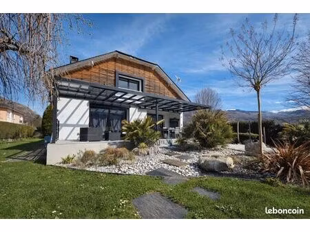 propriété 9 pièces 301 m²