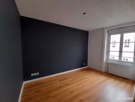 f2 / t2 lumineux centre ville