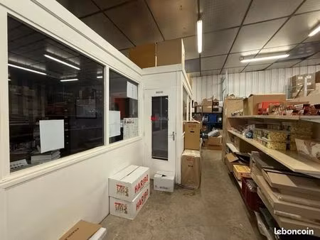 local industriel 800 m²