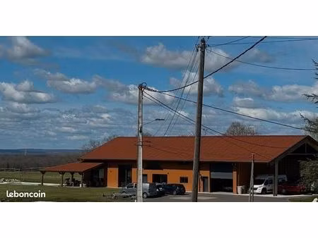 propriété style loft 500m2 sur 2.5 hectares de terrain avec piscines intérieure et extérie