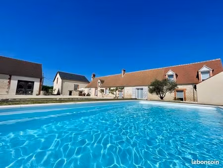 corps de ferme rénové-dépendances-studio-cinéma aux portes de la seine et marne