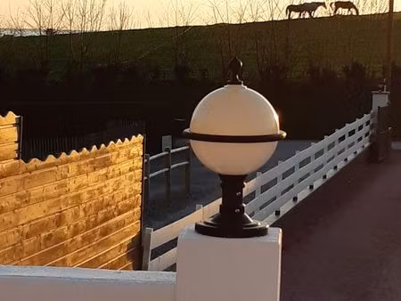 a 1km de la mer maison dans propriété fermée sur 365 m2 de terrain. possibilité plus grand