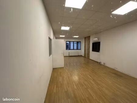 local d'activité 1 450 m²