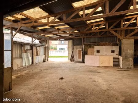 grand local pour entrepot