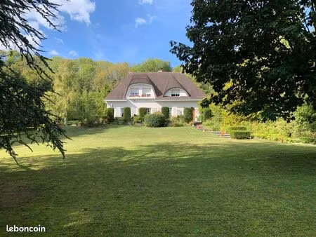 maison rare nichée au cœur de la nature avec piscine intérieure