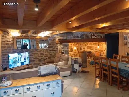 tres belle maison en pierre fort potentiel