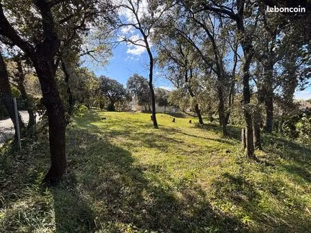 terrain 744m2 constructible