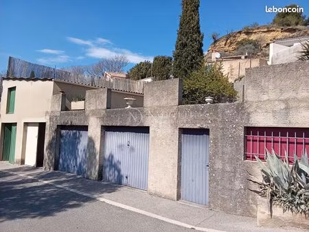 parking/box 5 pièces 150 m²