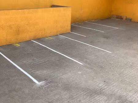 parking couvert moto