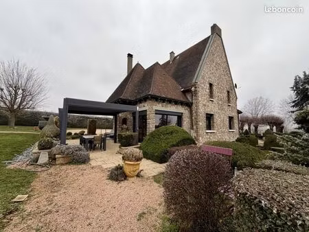 château 7 pièces 216 m²