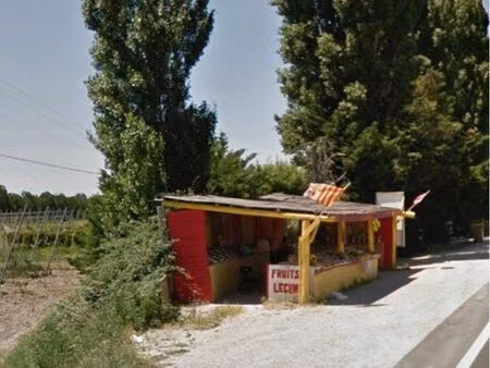 vend stand fruits et légumes bord de route