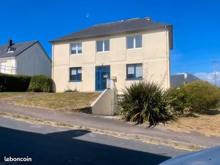 grand bâtiment centre les pieux