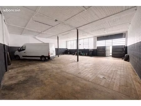 local industriel  atelier